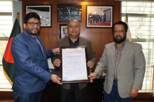 শিবলী রুবায়েত-উল-ইসলামের বামে নাজমুছ সালেহীন